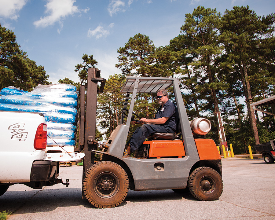 propane forklift loading